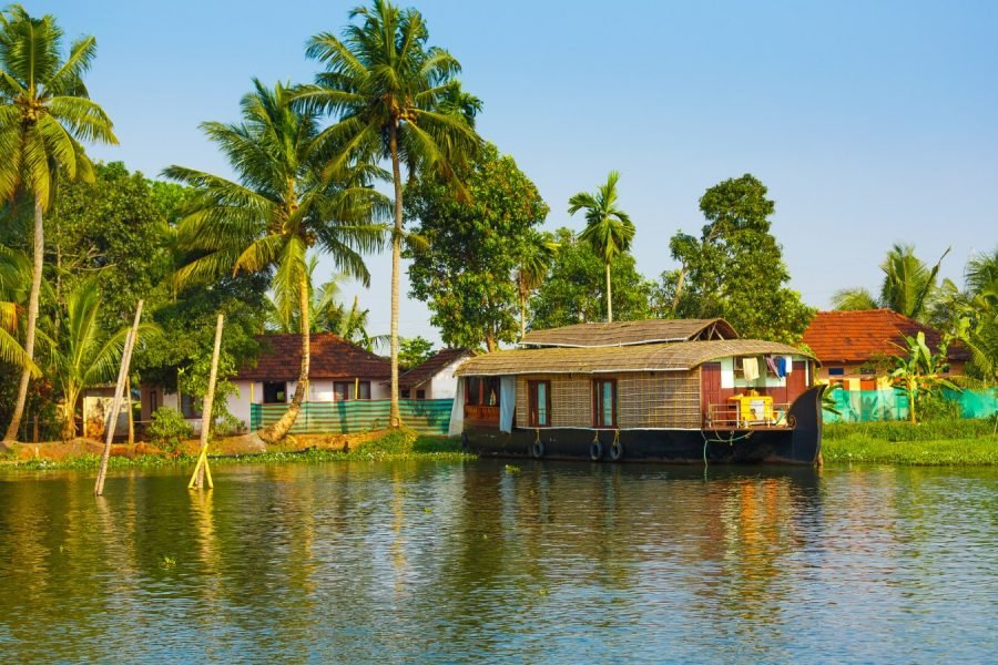 The Ultimate SIC Tour of Kochi – Houseboat – Periyar – Munnar & Kochi